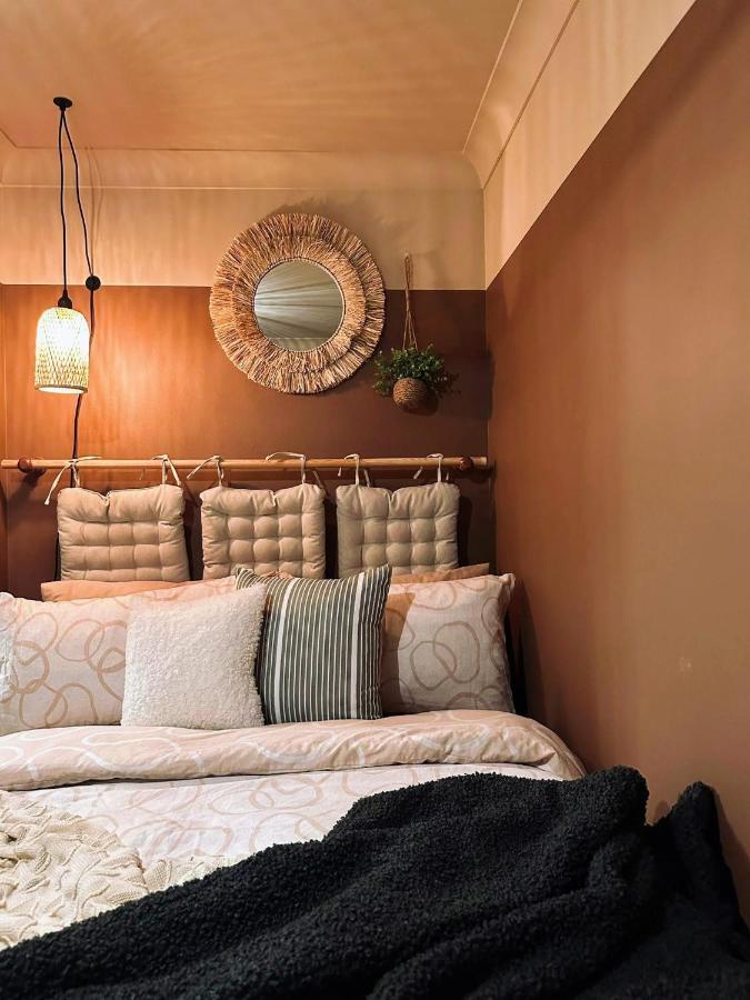 4-Bed Cotswold Getaway With Hot Tub & Gaming Room Churchdown Екстер'єр фото