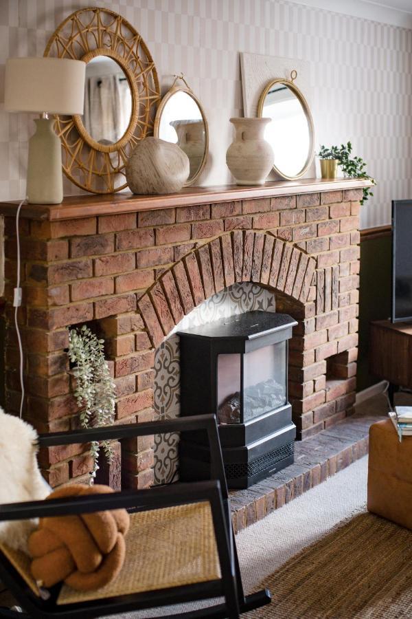 4-Bed Cotswold Getaway With Hot Tub & Gaming Room Churchdown Екстер'єр фото