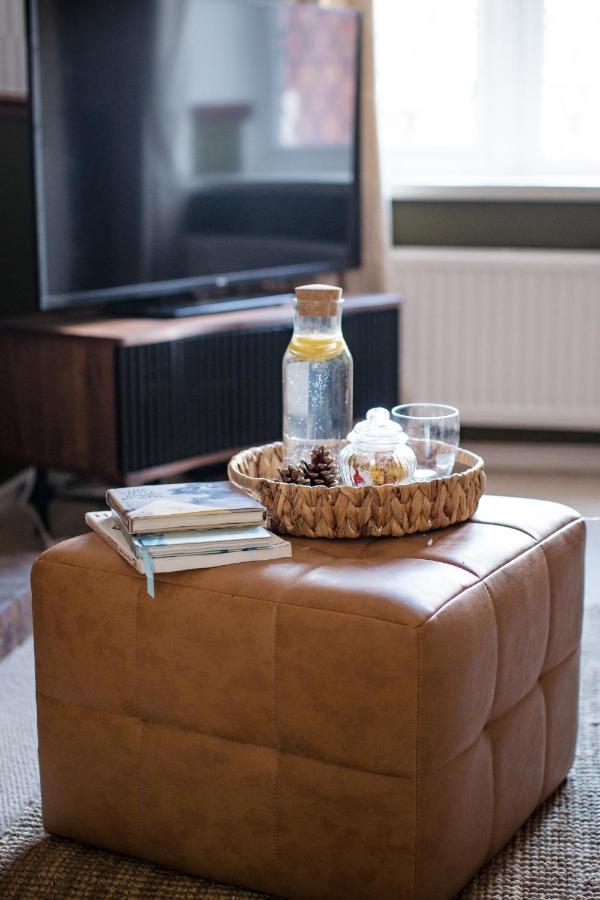 4-Bed Cotswold Getaway With Hot Tub & Gaming Room Churchdown Екстер'єр фото