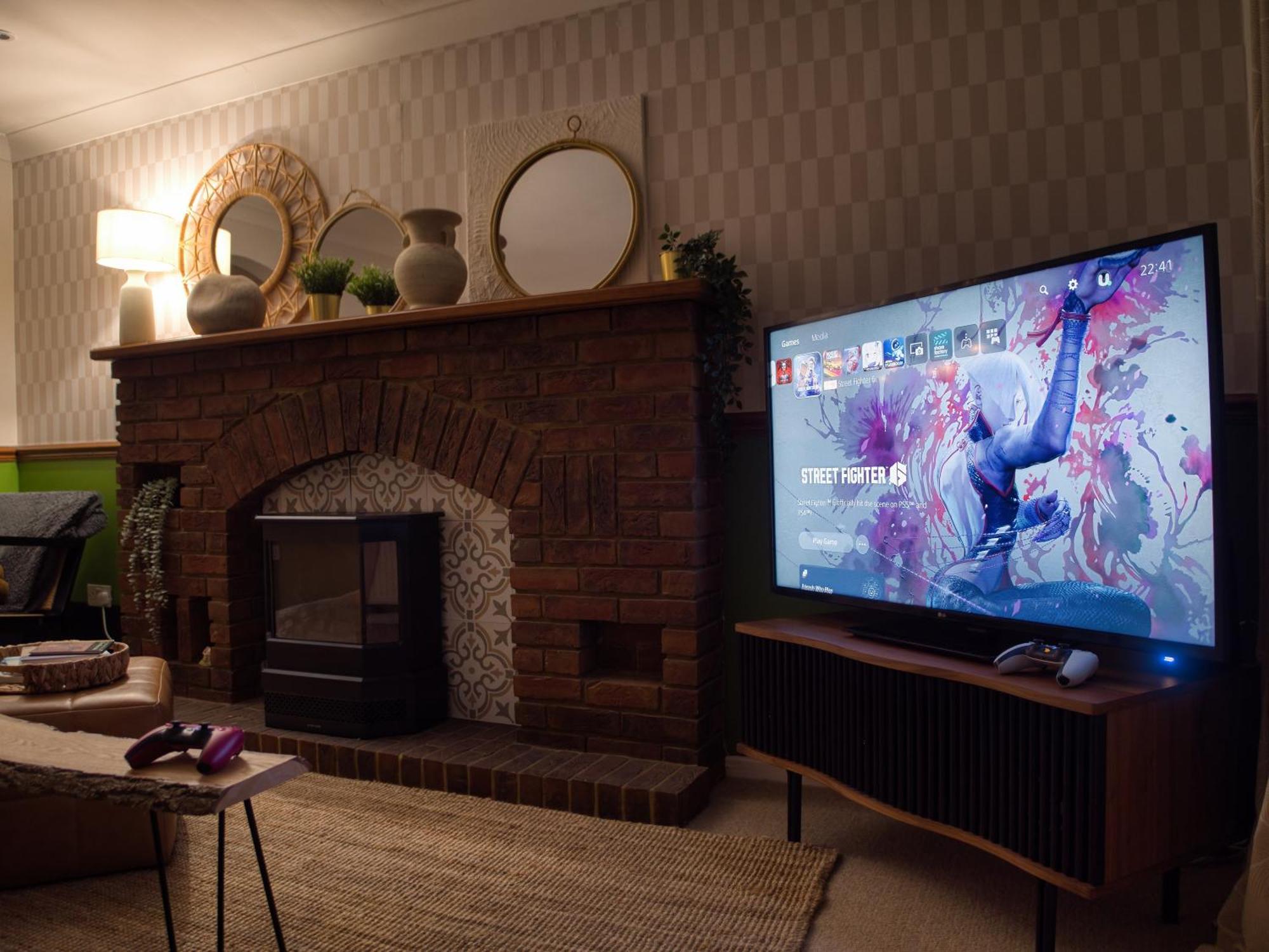 4-Bed Cotswold Getaway With Hot Tub & Gaming Room Churchdown Екстер'єр фото